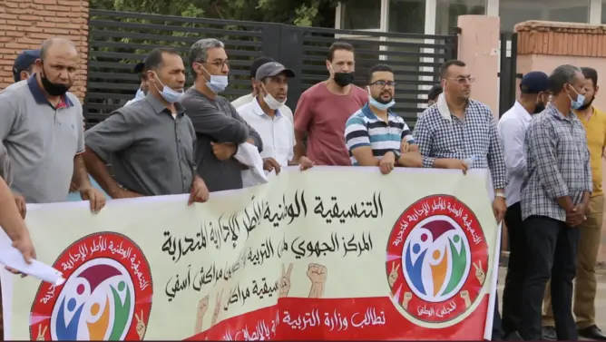 الأطر الإدارية المتدربة تواصل الاحتجاج بمراكش بعد إخلاء الأكاديمية مسؤوليتها عن الملف (فيديو)