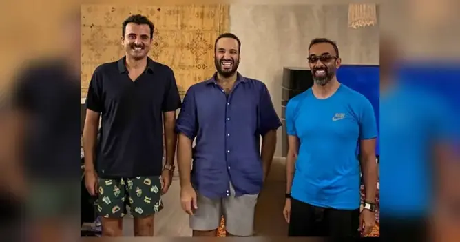 لقاء “ودي” بين أمير قطر وولي العهد السعودي ومستشار الأمن الوطني الإماراتي