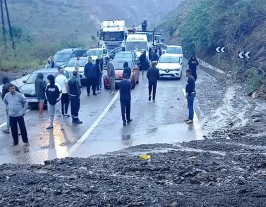 وزارة التجهيز تدعو السائقين للحذر بعد صدور النشرة الإنذارية