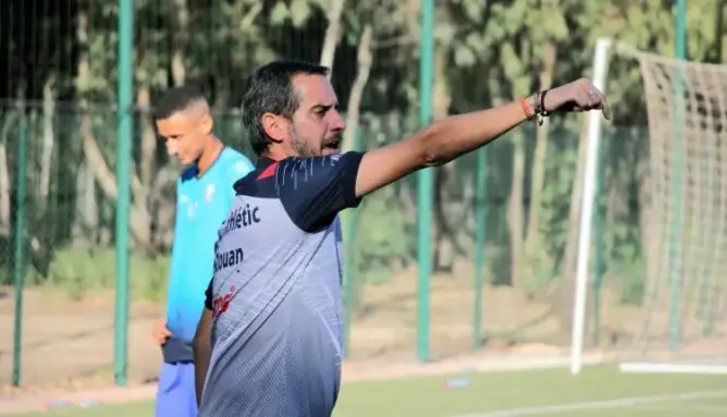 رسميا: المغرب التطواني يفسخ عقد مدربه الإسباني.. وجريندو الأقرب لتعويضه