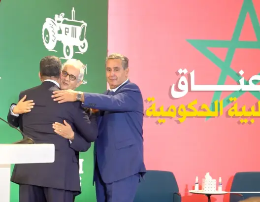 عناق وتهاني بين أخنوش ووهبي وبركة وقيادات الأحزاب الثلاثة عقب الإعلان عن الأغلبية الحكومية