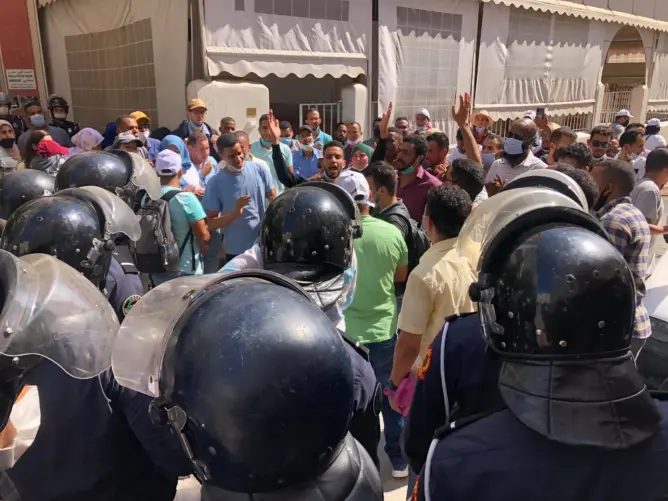 الأمن يفض احتجاجا للأساتذة المتعاقدين .. ومحكمة الرباط تؤجل محاكمة المجموعة الثانية (فيديو)