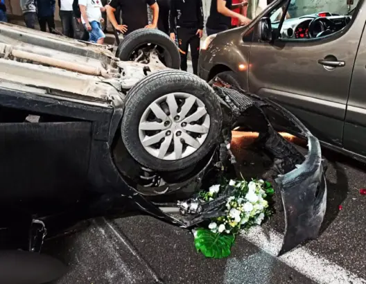 إصابة عروسين في انقلاب سيارة زفاف داخل نفق “رياض تطوان” بطنجة (فيديو)