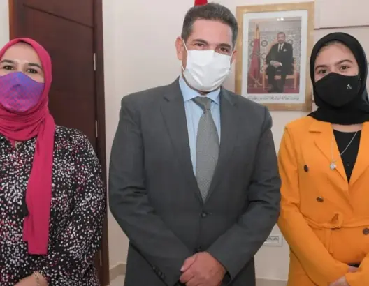وصيفة بطل “تحدي القراءة العربي”.. أمزازي يستقبل التلميذة سارة الضعيف