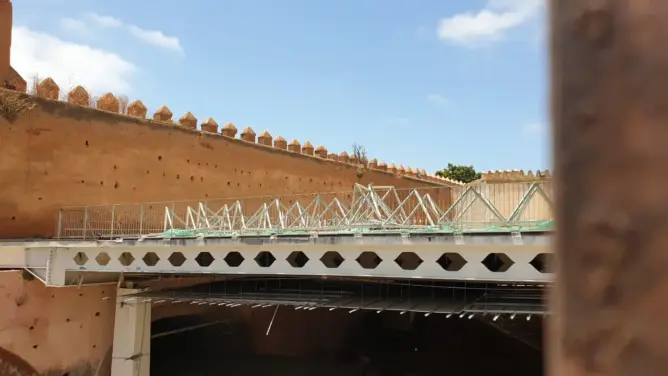 ناشطون متوجسون من هدم جزء من سور الرباط التاريخي وتحذيرات من تشويه التراث المعماري