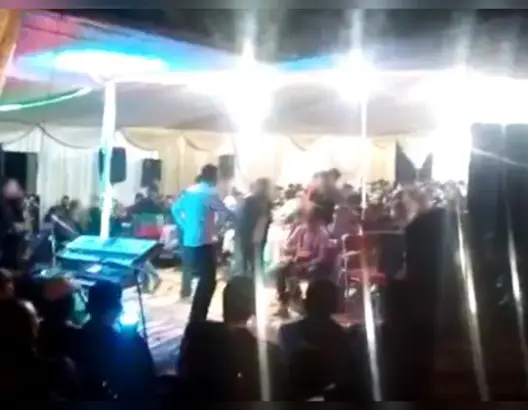 رئيس جماعة بإقليم الحسيمة ينظم سهرة غنائية “حاشدة” احتفالا بفوزه