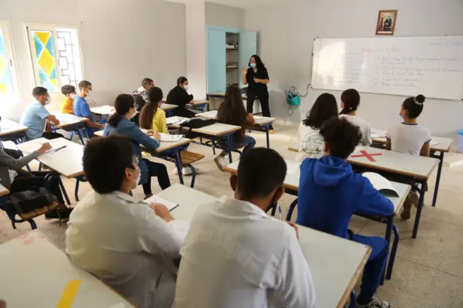 تعميم الإنجليزية في الإعدادي تجر غضب الأساتذة وتسائل إطاره القانون والبيداغوجي 