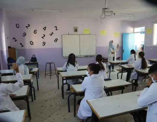 تقرير يكشف هيمنة الفرنسية على زمن التدريس مقابل تراجع العربية