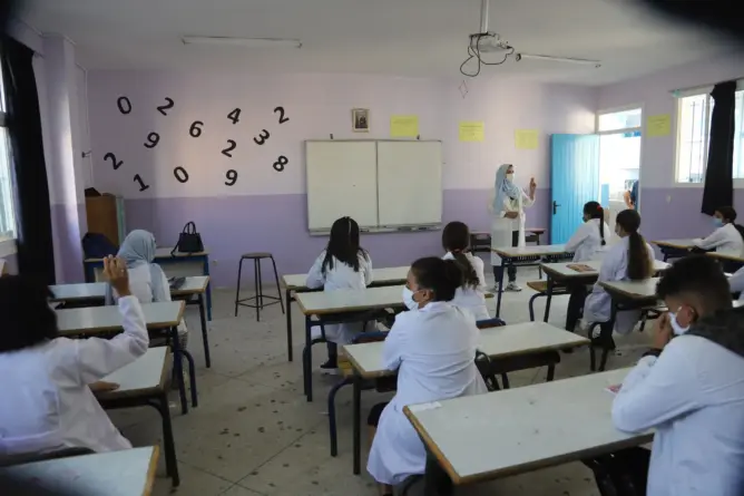 تقرير يكشف هيمنة الفرنسية على زمن التدريس مقابل تراجع العربية