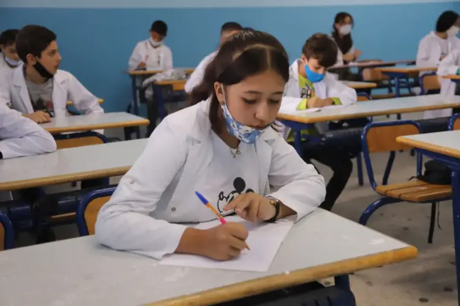 تقرير رسمي يكشف افتقار المؤسسات التعليمية للحواسيب وعدم ربطها بالأنترنت