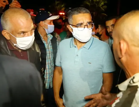 الوالي اليعقوبي وعامل سلا يعاينان خسائر حريق سوق الكلب (فيديو)