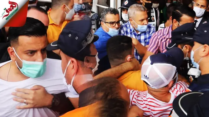 شاهد لحظة منع الصحافيين من ولوج جلسة انتخاب رئيس مقاطعة طنجة المدينة (فيديو)
