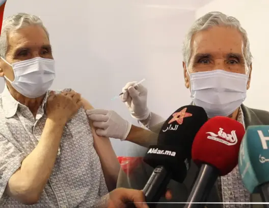 انطلاق الاستفادة من الجرعة الثالثة .. والأشخاص المعنيون يتوافدون على مراكز التلقيح
