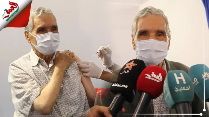 انطلاق الاستفادة من الجرعة الثالثة .. والأشخاص المعنيون يتوافدون على مراكز التلقيح