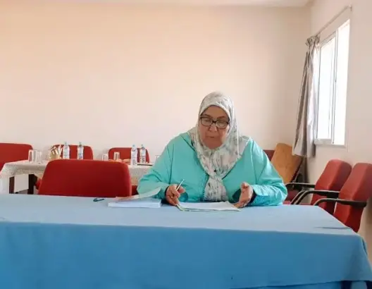 تبلغ من العمر 64 سنة.. متقاعدة تحصل على شهادة الماستر بميزة مشرف جداً
