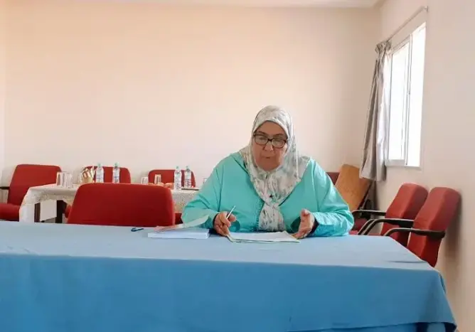 تبلغ من العمر 64 سنة.. متقاعدة تحصل على شهادة الماستر بميزة مشرف جداً