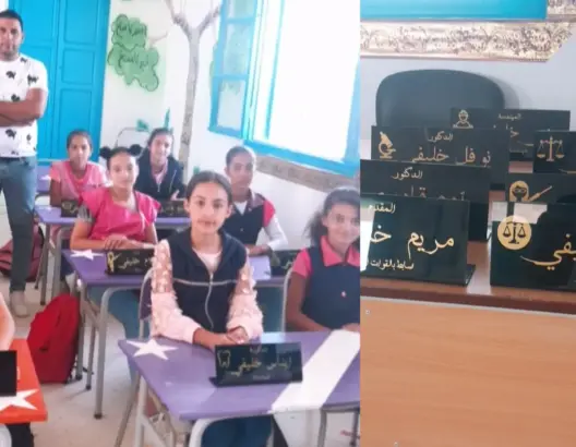 أستاذ تونسي يخطّ أحلام تلاميذته على لوحات مكتوبة (صور)