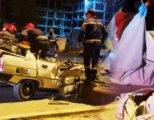 مصرع شخصين إثر اصطدام سيارة خفيفة بشاحنة قرب ملعب طنجة (فيديو)