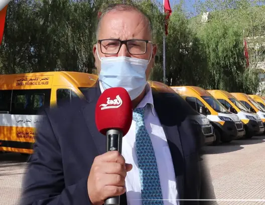 عامل الحاجب يدشن الدخول المدرسي بتوزيع حافلات مدرسية على رؤساء الجماعات (فيديو)