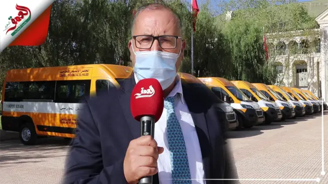عامل الحاجب يدشن الدخول المدرسي بتوزيع حافلات مدرسية على رؤساء الجماعات (فيديو)
