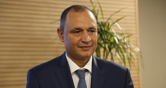 رياض مزور: وزير الصناعة والتجارة
