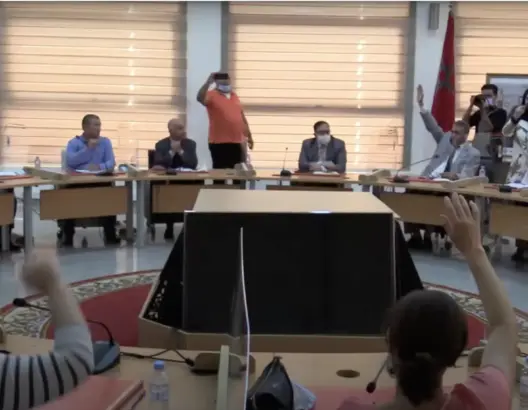 مجلس عمالة وجدة يصادق على "منع" تصوير جلساته ويشترط وضع طلب وانتظار موافقة الأغلبية
