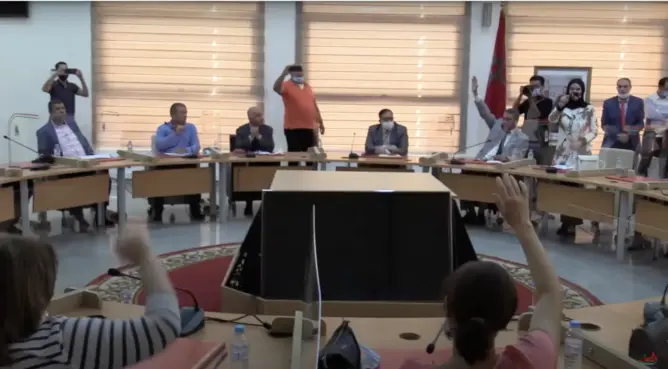مجلس عمالة وجدة يصادق على "منع" تصوير جلساته ويشترط وضع طلب وانتظار موافقة الأغلبية