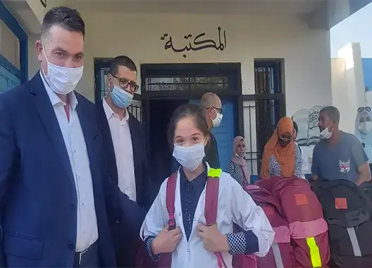 توزيع 1189 محفظة على تلاميذ إعدادية ابن تاشفين بمديرية الحاجب (صور)