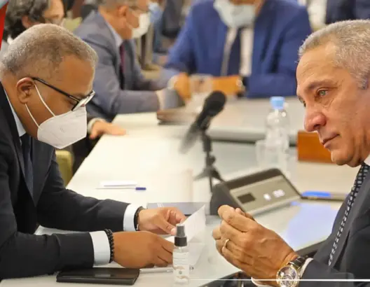 لحظات مؤثرة خلال توديع الوزير مولاي حفيظ العلمي لمنصبه على رأس وزارة الصناعة والتجاربة