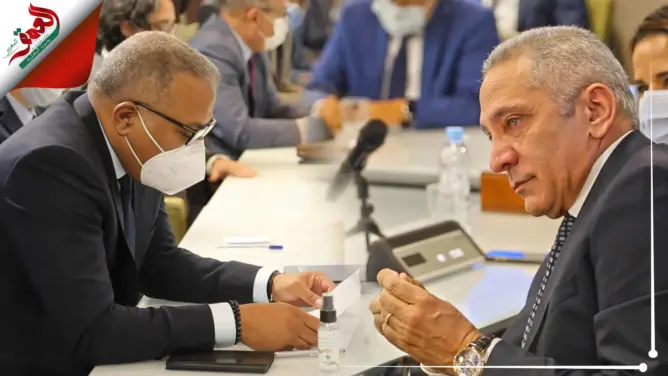 لحظات مؤثرة خلال توديع الوزير مولاي حفيظ العلمي لمنصبه على رأس وزارة الصناعة والتجاربة