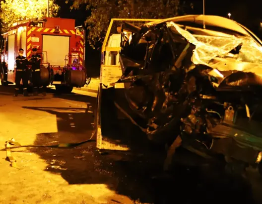 مصرع شخصين في اصطدام بين سيارة لنقل العمال وسيارة خفيفة بطنجة (فيديو)