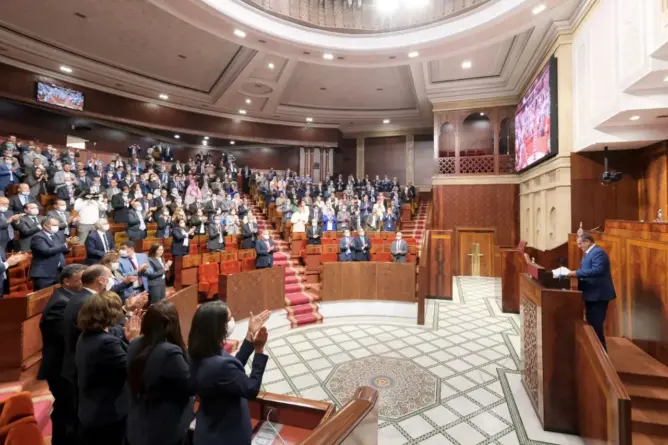 فريق برلماني يطالب برفع أجور الموظفين والأجراء لإنقاذ الطبقة الوسطى من “هول الأسعار”