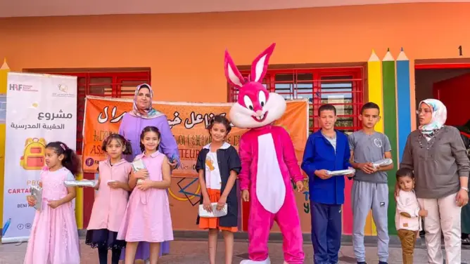 بحفل ترفيهي.. “فاعل خير” بني ملال تبدد مخاوف التلاميذ من المدرسة (صور)