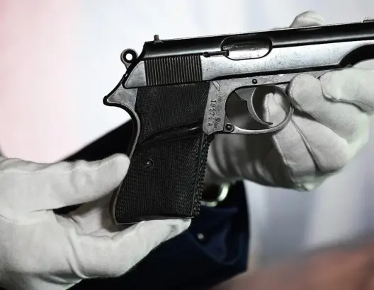 العثور على السلاح الوظيفي المسروق بأكادير.. وأنباء عن توقيف 3 مشتبه فيهم
