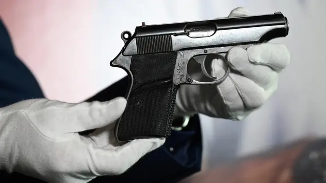 العثور على السلاح الوظيفي المسروق بأكادير.. وأنباء عن توقيف 3 مشتبه فيهم