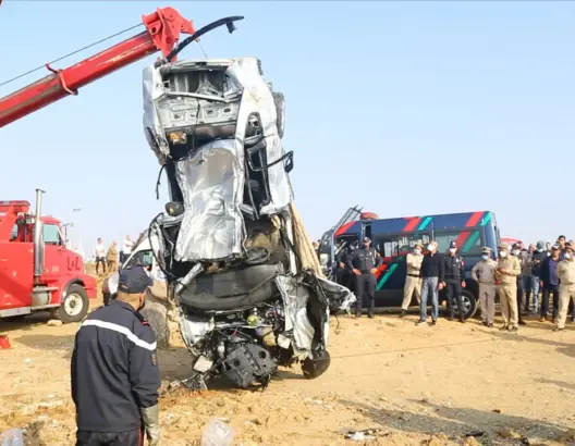 لحظة إخراج سيارة حادثة “عنق الجمل” من البحر.. وجمعوي يفند إشاعة “العشيقة” (فيديوهات)