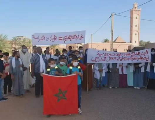 النقل المدرسي يدفع تلاميذ بضواحي زاكورة للاحتجاج