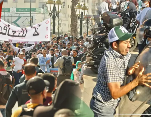 تطويق أمني ومطادرات.. مشاهد يوم حافل باحتجاجات “المتعاقدين” بالرباط (فيديوهات وصور)