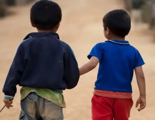 قُتلا والداهما في سوريا .. مطالب بإعادة طفلين مغربيين عالقين بتركيا