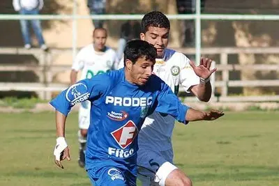صار مياوما في ورش للبناء.. جماهير الكرة تطالب بإنقاذ اللاعب عبد الله الهوا