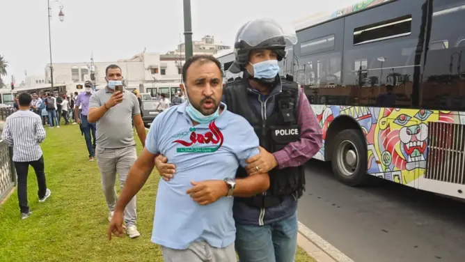 لجنة حقوقية تندد بـ”قمع” أساتذة “التعاقد” وتطالب بالإفراج عن المعتقلين منهم