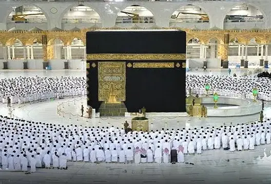 هل يهدد ذلك وظيفة الإفتاء؟ .. روبوت يفتي النساء بالمسجد الحرام