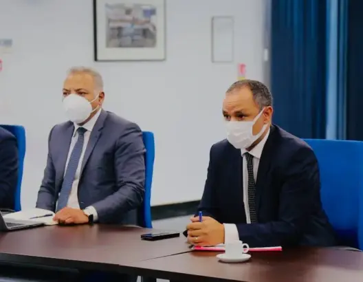 في أول نشاط له.. وزير الصناعة والتجارة يلتقي بالفاعلين في قطاع الطيران