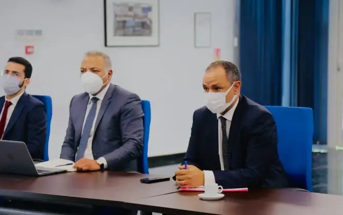 في أول نشاط له.. وزير الصناعة والتجارة يلتقي بالفاعلين في قطاع الطيران