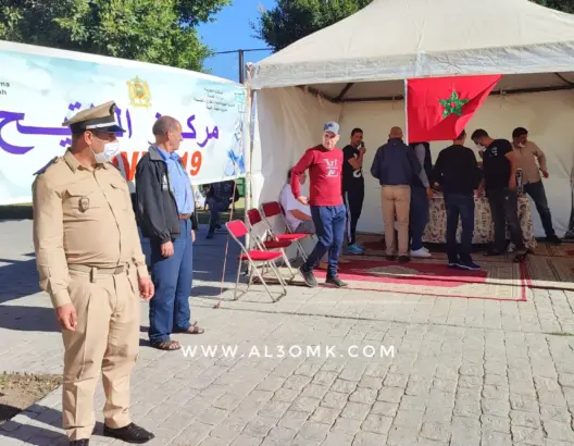 “أوميكرون” يُعيد المواطنين إلى مراكز التلقيح .. وإقبال كبير على تلقي “جرعة التذكير”