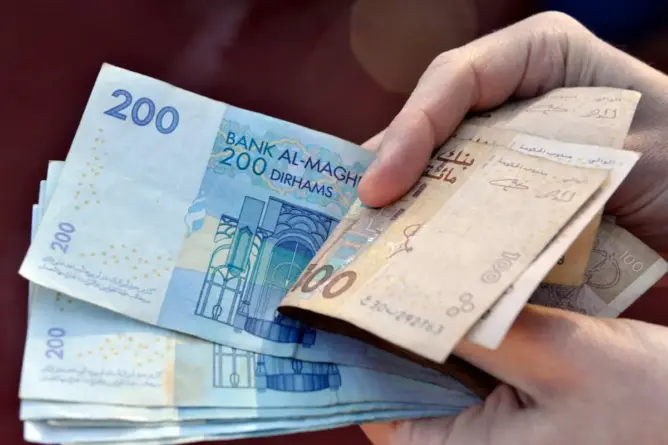 بـ8 مليار درهم.. الحكومة تقرر الإفراج عن أجور وترقيات الموظفين المجمدة منذ سنتين