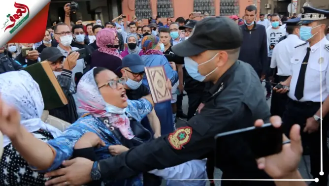 تدخلات أمنية واعتقالات بحق رافضي “جواز التلقيح” بعدة مدن.. والمتظاهرون: “باراكا من الحگرة” (فيديوهات)