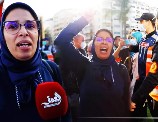 سلطات طنجة تتدخل بالقوة لمنع احتجاجات رافضة لـ”جواز التلقيح”.. ومتظاهرون يستنكرون (فيديو)