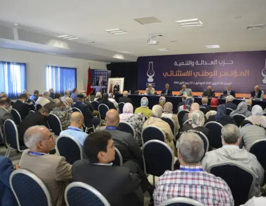 مؤتمر البيجيدي يرفض تحديد أجل لعقد المؤتمر العادي ويعبد طريق القيادة لبنكيران