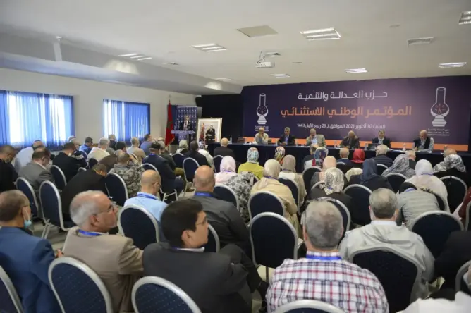 مؤتمر البيجيدي يرفض تحديد أجل لعقد المؤتمر العادي ويعبد طريق القيادة لبنكيران